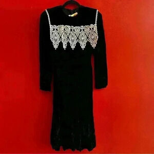 Vintage Gunne Sax Jessica McClintock Black velvet dress with white lace size 3